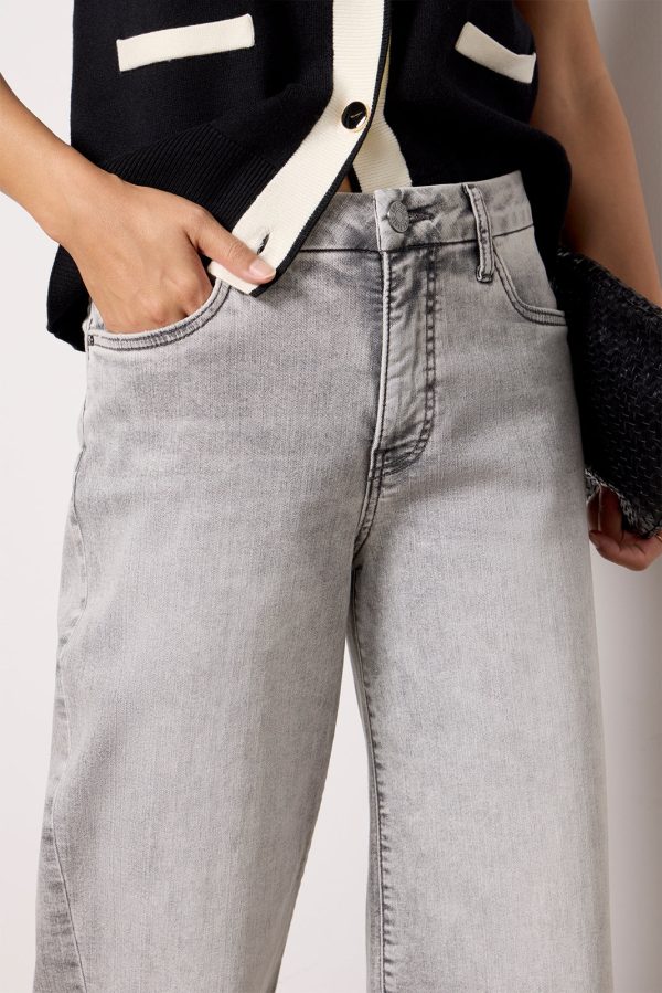 Meg w Seam Detail - Image 2