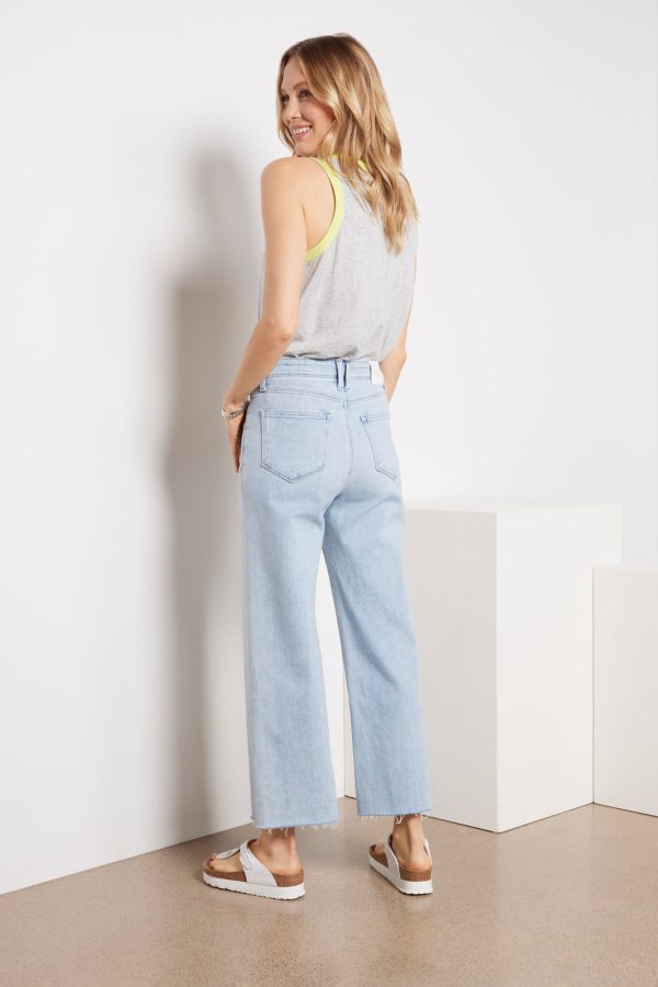 Anessa w Set in Pockets - Image 3
