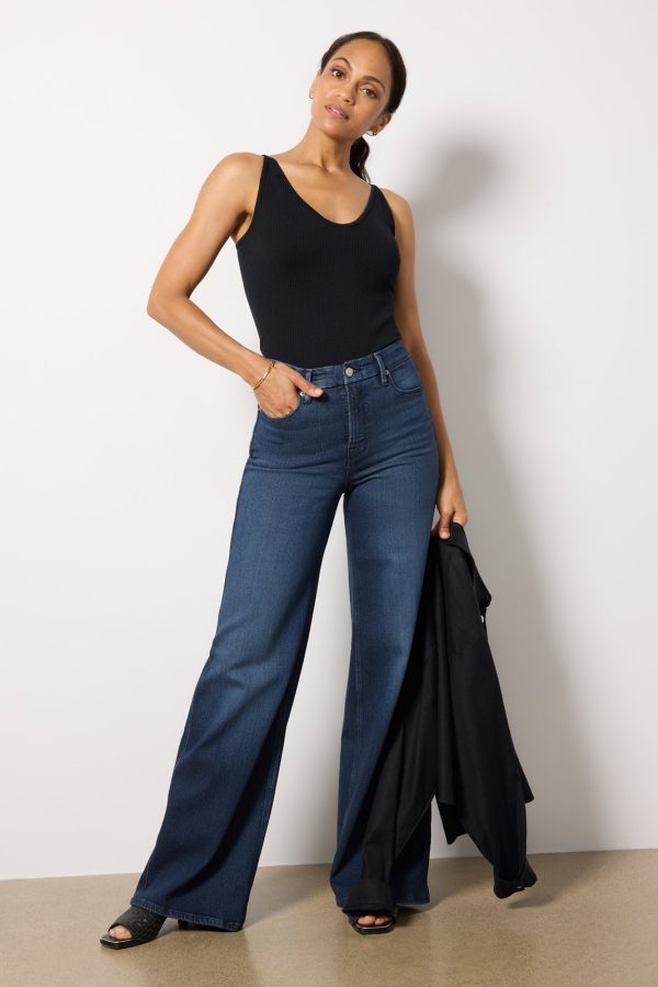Nina Seamless V-Neck Tank - Image 2