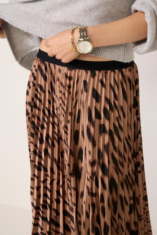 Nostalgia Pleated Midi Skirt - Image 3