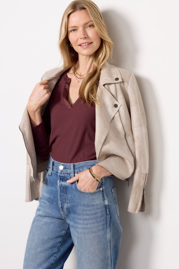 Beau Split Neck Tee - Image 5