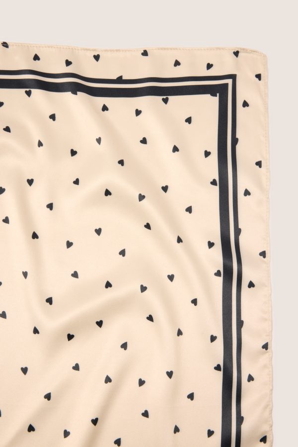 Harlowe Heart Bandana - Image 2