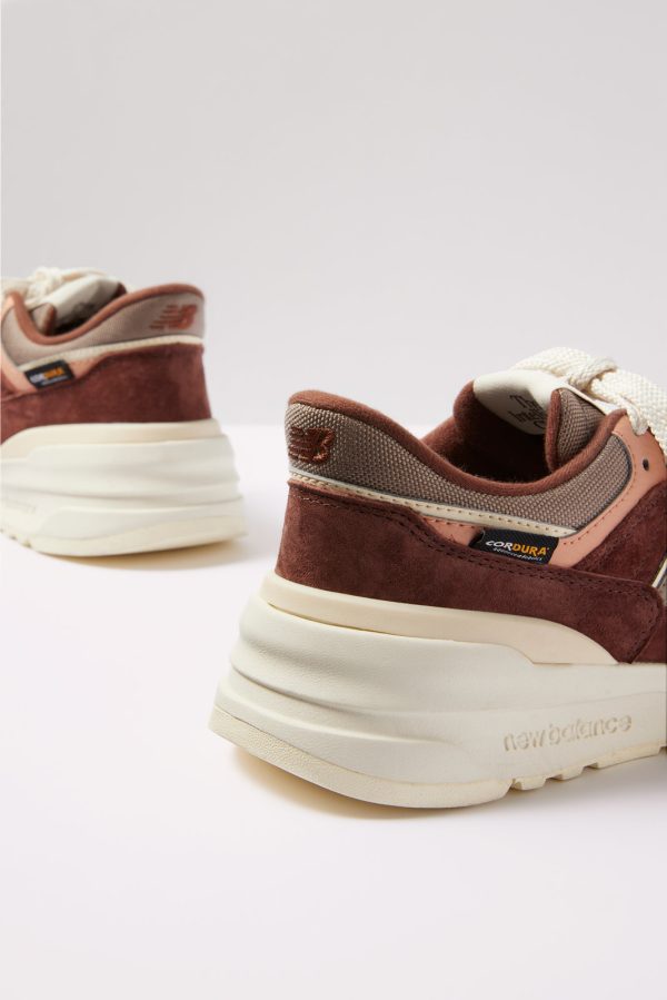 997 Sneaker - Image 3