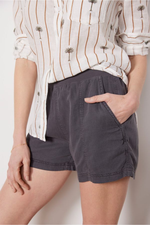 Arlie Day Short - Image 4